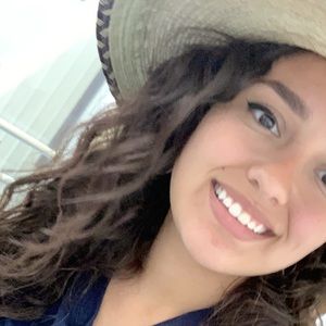 Meet your Posher, Mia